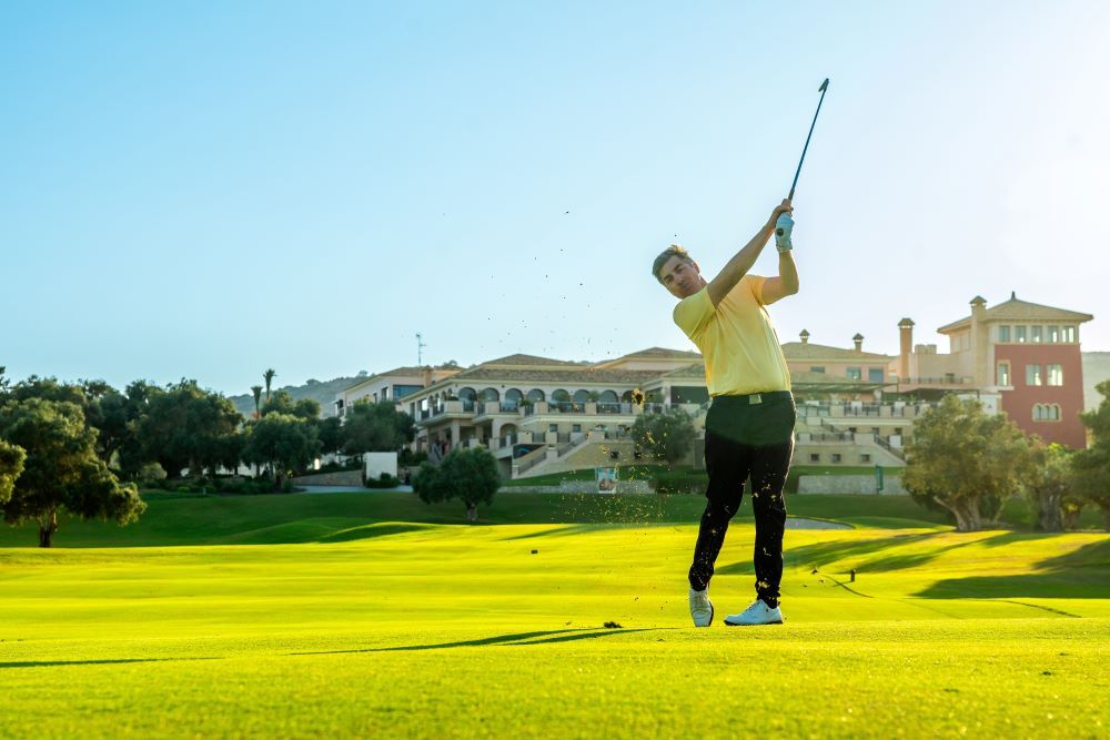 hotels near wentworth golf club